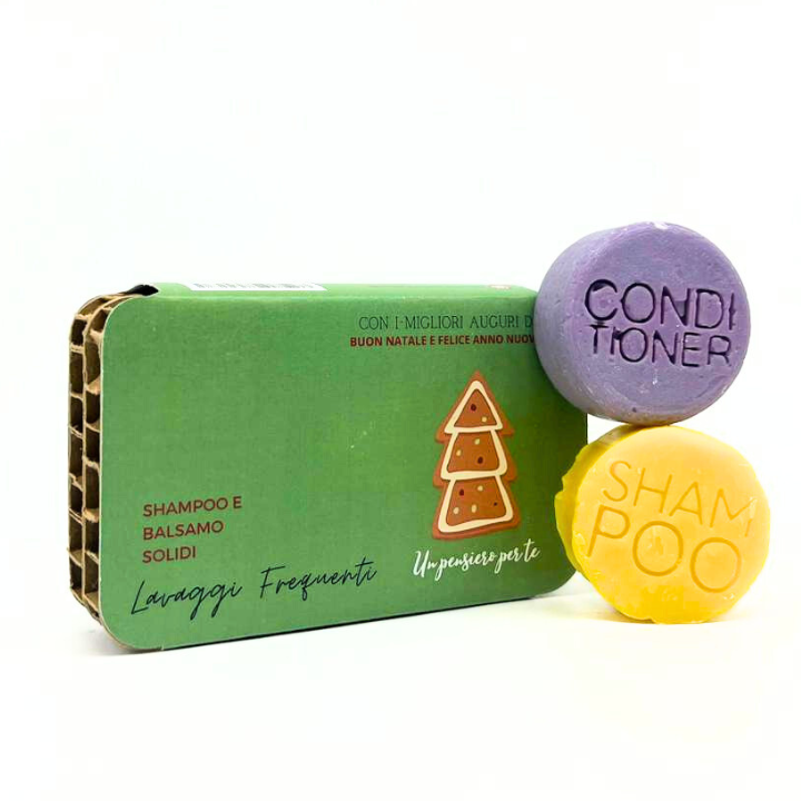 COFFRET DE NOËL : SHAMPOOING SOLIDE AU THÉ NOIR ET À LA BERGAMOTE + APRÈS-SHAMPOING SOLIDE À LA FLEUR D'IRIS POUR LAVAGES FRÉQUENTS