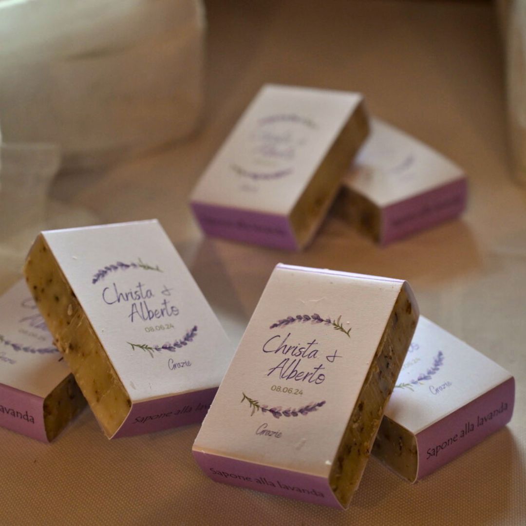 Se stai ancora scegliendo bomboniere inutili, sei fuori tendenza: ecco cosa vogliono davvero gli invitati