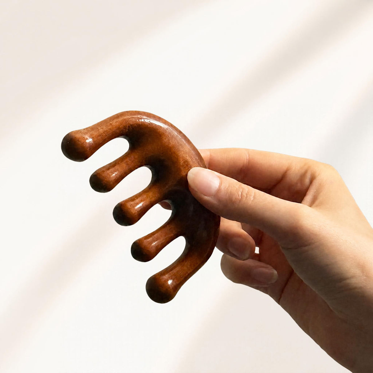 GUASHA IN LEGNO – PETTINE MASSAGGIANTE PER IL CUOIO CAPELLUTO