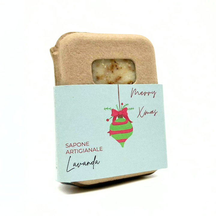 Savon de Noël à la lavande dans un emballage en carton recyclé