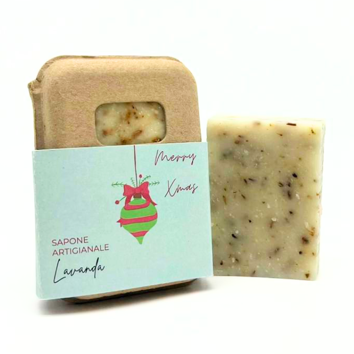 Savon de Noël à la lavande dans un emballage en carton recyclé