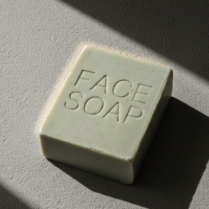 LATTE DETERGENTE SOLIDO PER PELLI SENSIBILI - Privo di packaging